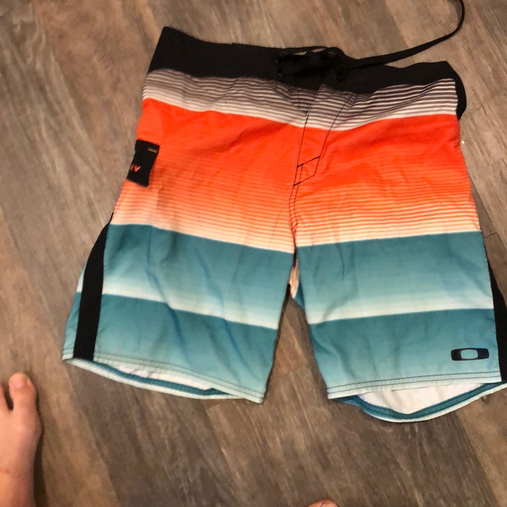 Men’s Oakley board shorts size 32